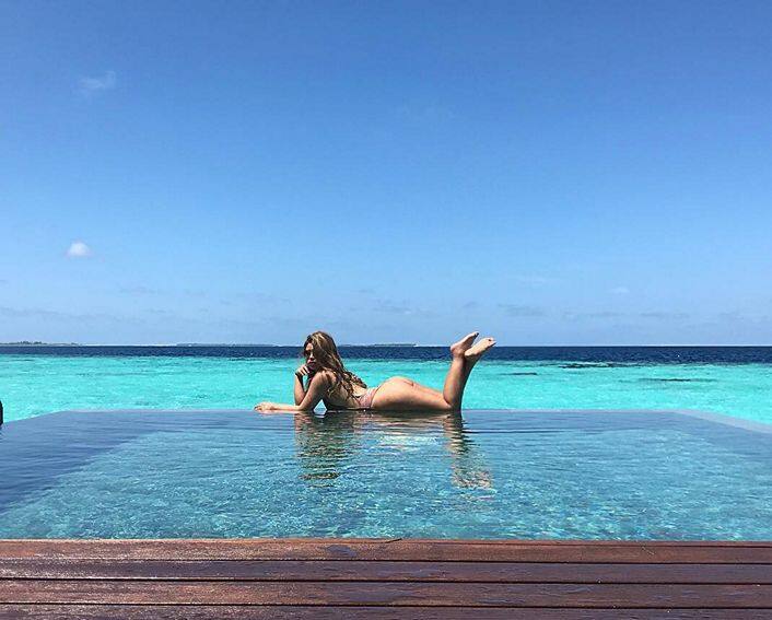 Denise Laurel sizzles in stunning bikini photos 