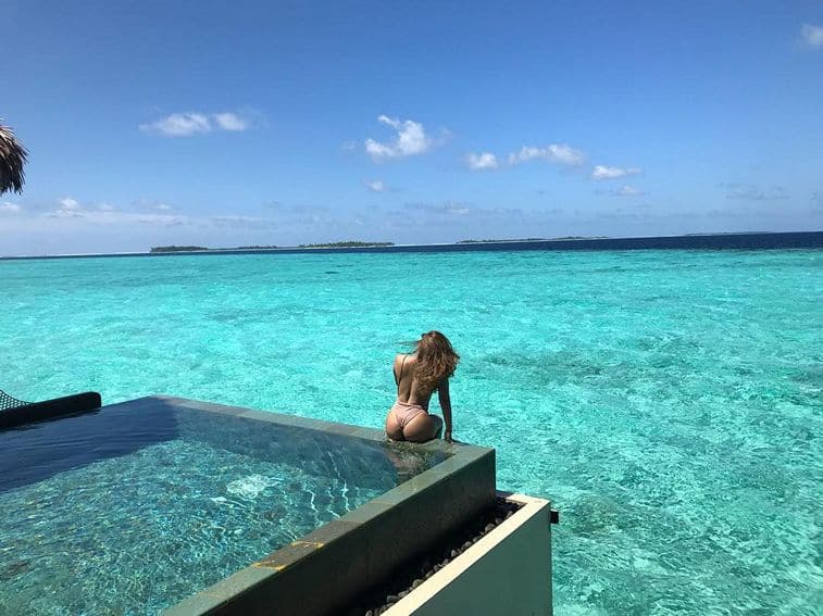 Denise Laurel sizzles in stunning bikini photos 