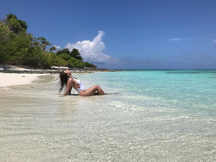 Denise Laurel sizzles in stunning bikini photos 