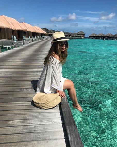 Denise Laurel sizzles in stunning bikini photos 