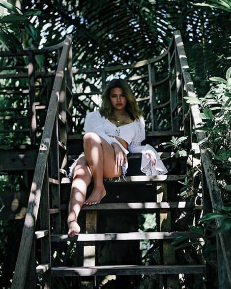 Denise Laurel sizzles in stunning bikini photos 