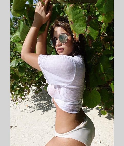 Denise Laurel sizzles in stunning bikini photos 