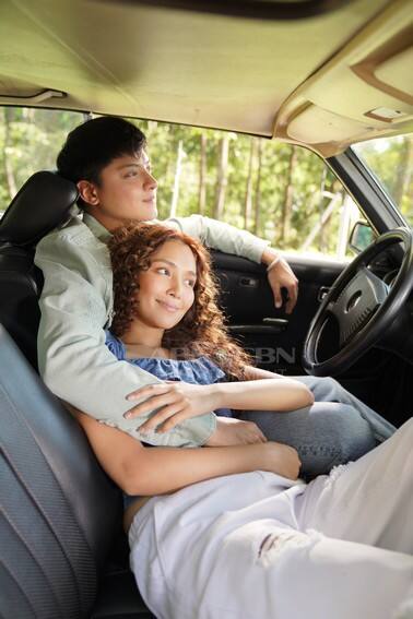 KathNiel stuns as Ali and Eloy in “2 Good 2 Be True” official photos! 