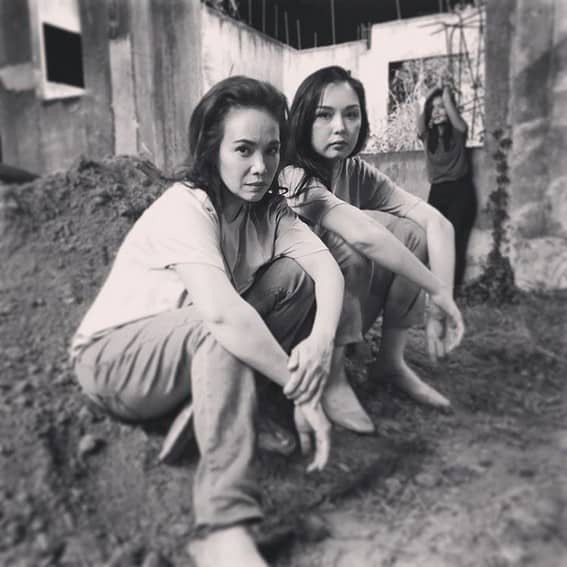 Behind-The-Scenes Ana Abad Santos aka Eva do between takes