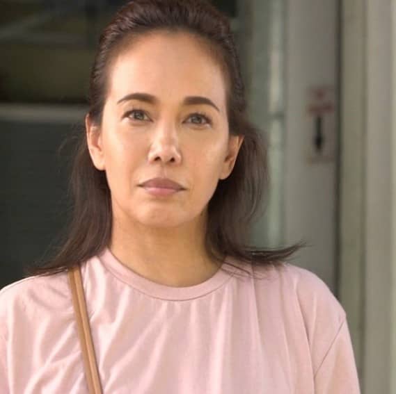 Behind-The-Scenes Ana Abad Santos aka Eva do between takes