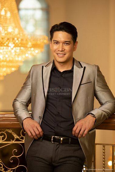  Relive that Golden Glam: Kadenang Ginto’s Daniela, Romina, Marga and Cassie in their chic best