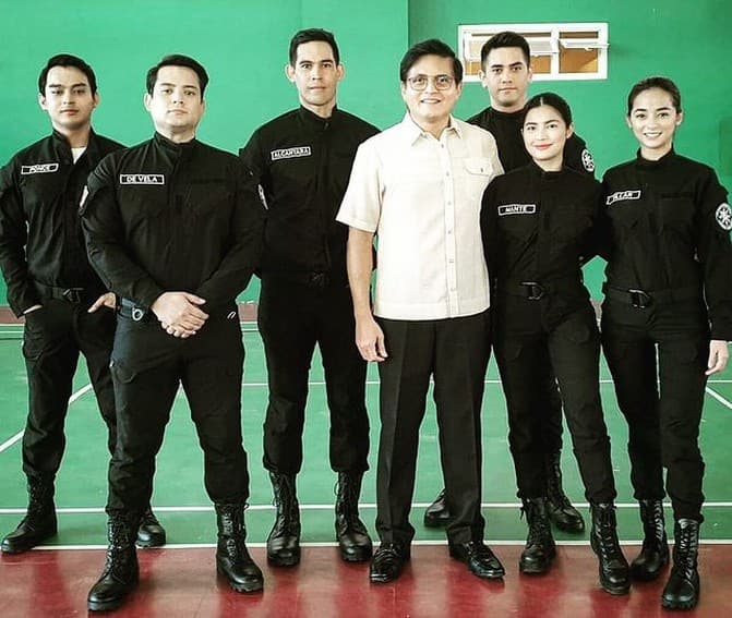 The Black Ops members of FPJ’s Ang Probinsyano pose for off-cam snapshots!