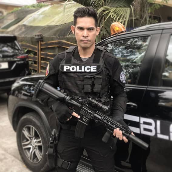 The Black Ops members of FPJ’s Ang Probinsyano pose for off-cam snapshots!