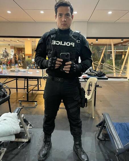 The Black Ops members of FPJ’s Ang Probinsyano pose for off-cam snapshots!