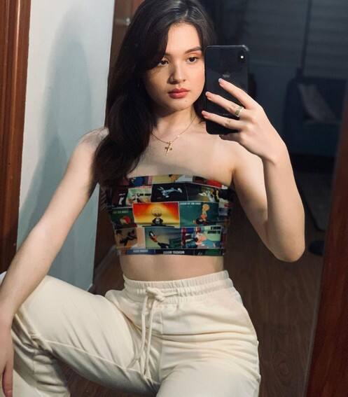 Kira Balinger sexy body