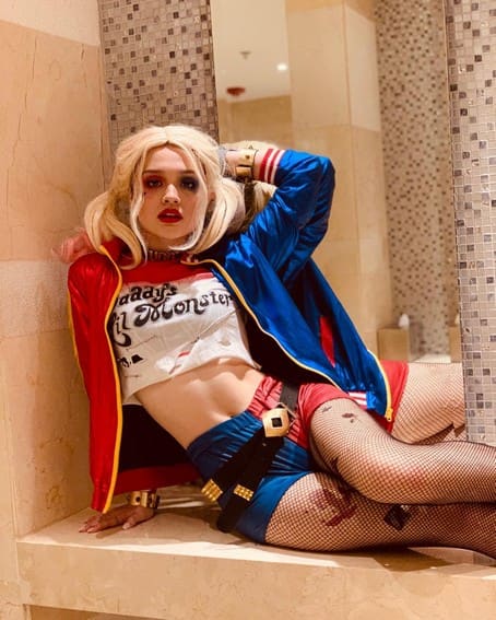 Kira Balinger sexy body