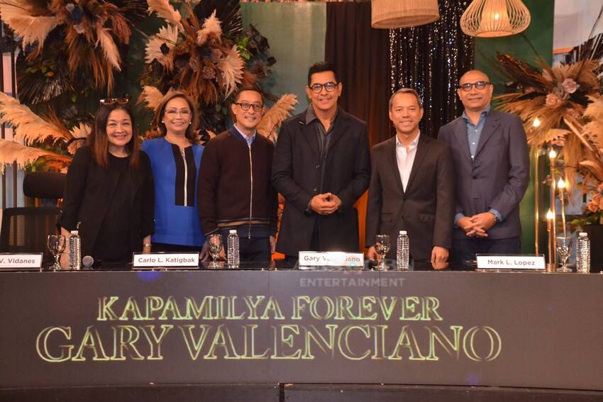 IN PHOTOS: Gary V, pumirma ng bagong kontrata sa ABS-CBN