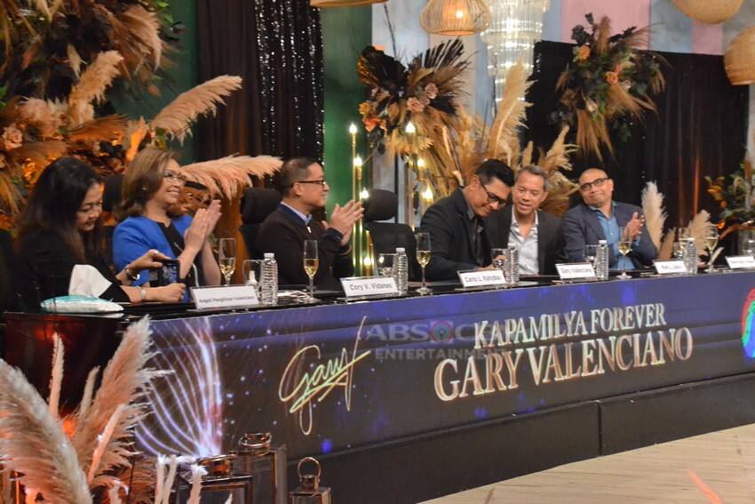 IN PHOTOS: Gary V, pumirma ng bagong kontrata sa ABS-CBN