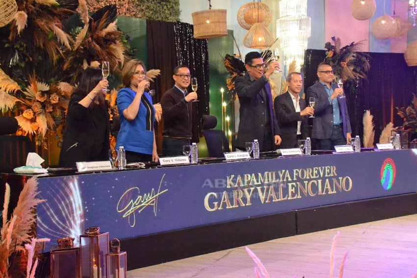 IN PHOTOS: Gary V, pumirma ng bagong kontrata sa ABS-CBN