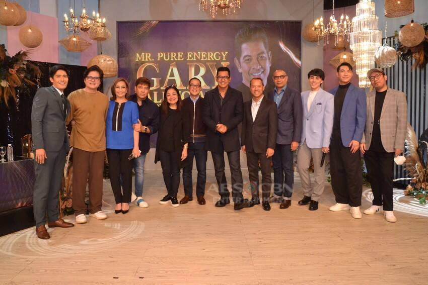 IN PHOTOS: Gary V, pumirma ng bagong kontrata sa ABS-CBN
