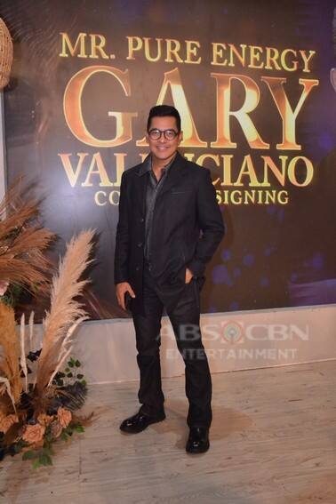 IN PHOTOS: Gary V, pumirma ng bagong kontrata sa ABS-CBN