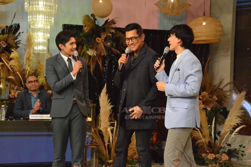 IN PHOTOS: Gary V, pumirma ng bagong kontrata sa ABS-CBN