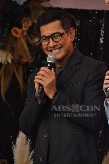 IN PHOTOS: Gary V, pumirma ng bagong kontrata sa ABS-CBN