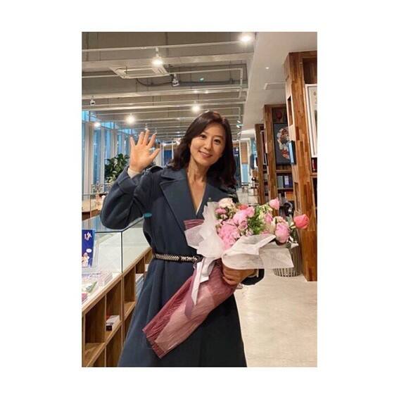kim hee ae The World Of A Married Couple sandra timeless