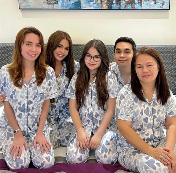 Ivana Alawi with her adorable family | ABS-CBN Entertainment