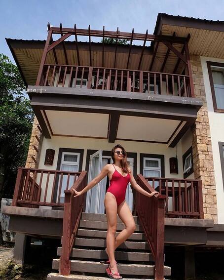 Hannah Ledesma swimsuit photos