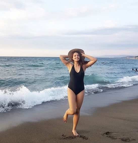 Hannah Ledesma swimsuit photos