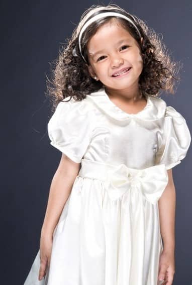 6-year-old Xyriel Manabat as a cute ghost in Momay (2010)