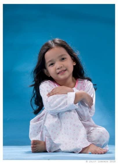 6-year-old Xyriel Manabat as a cute ghost in Momay (2010)