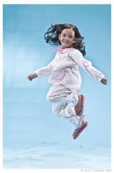 6-year-old Xyriel Manabat as a cute ghost in Momay (2010)