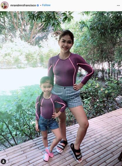 Celebrity moms and their adorable daughters matching outfit