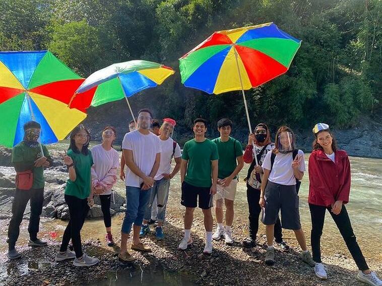 LOOK: The stars of La Vida Lena at the “Ikaw Ang Liwanag At Ligaya” ABS-CBN Christmas ID shoot