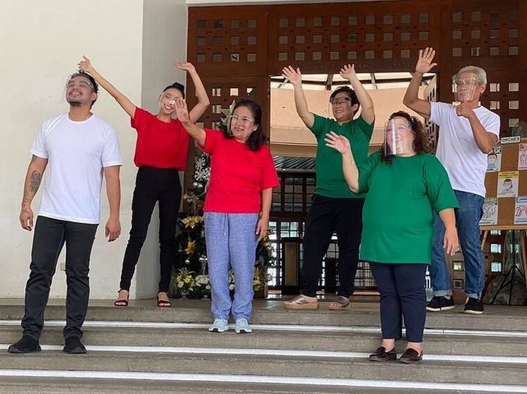 LOOK: The stars of La Vida Lena at the “Ikaw Ang Liwanag At Ligaya” ABS-CBN Christmas ID shoot