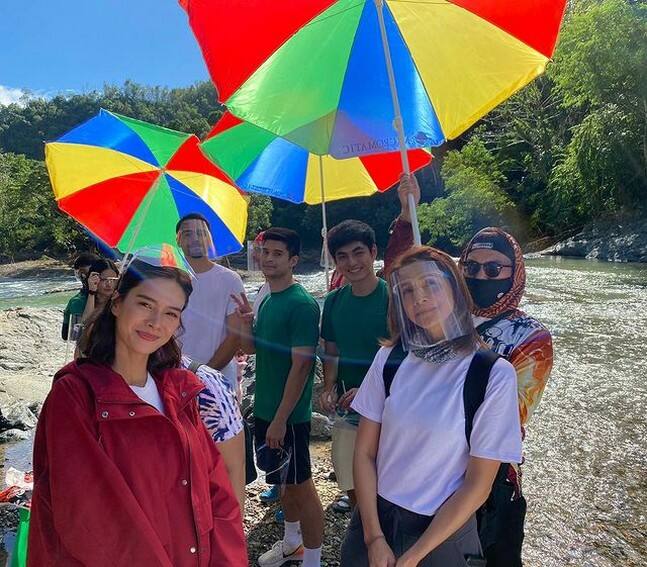 LOOK: The stars of La Vida Lena at the “Ikaw Ang Liwanag At Ligaya” ABS-CBN Christmas ID shoot