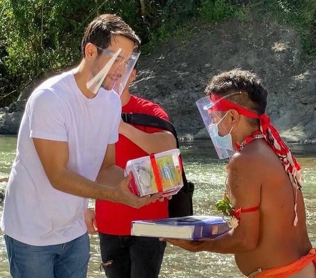 LOOK: The stars of La Vida Lena at the “Ikaw Ang Liwanag At Ligaya” ABS-CBN Christmas ID shoot