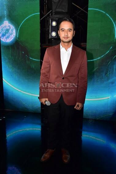These photos of Kapamilya heartthrobs during the ABS-CBN Christmas Special 2022 will surely sweep you off your feet! 