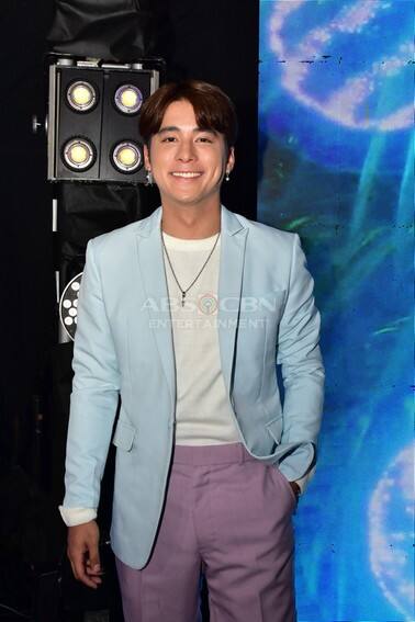 These photos of Kapamilya heartthrobs during the ABS-CBN Christmas Special 2022 will surely sweep you off your feet! 