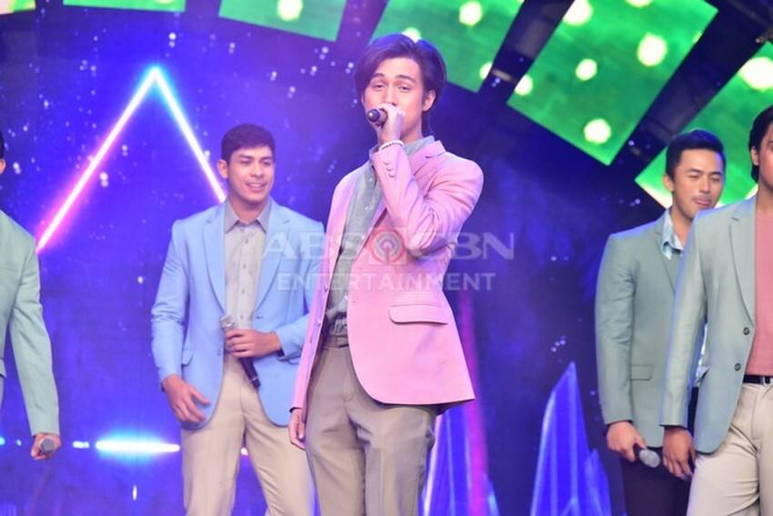 These photos of Kapamilya heartthrobs during the ABS-CBN Christmas Special 2022 will surely sweep you off your feet! 