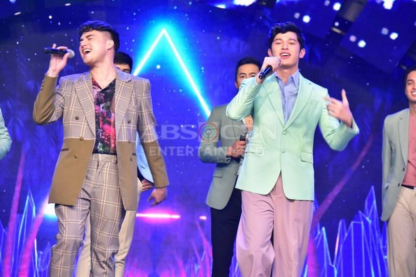 These photos of Kapamilya heartthrobs during the ABS-CBN Christmas Special 2022 will surely sweep you off your feet!