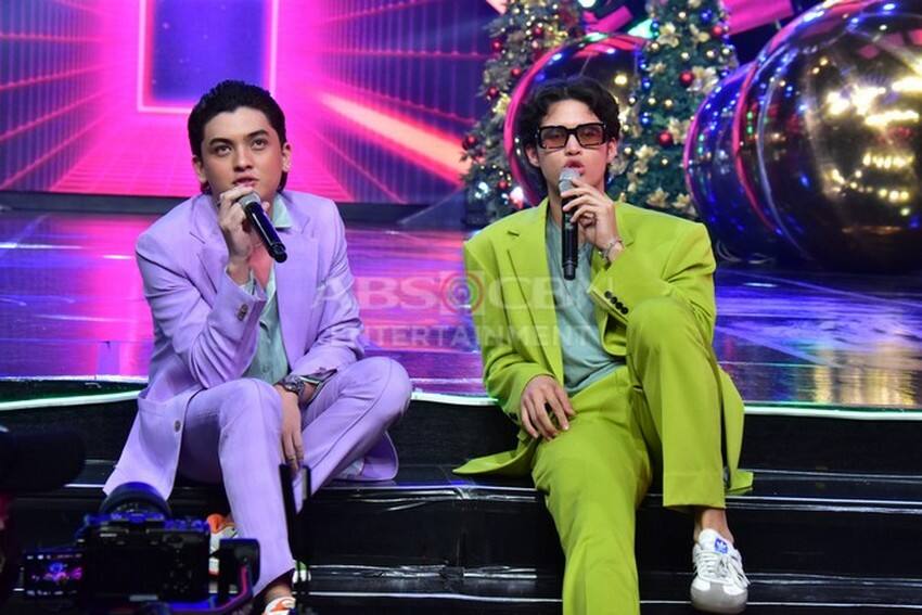 These photos of Kapamilya heartthrobs during the ABS-CBN Christmas Special 2022 will surely sweep you off your feet! 