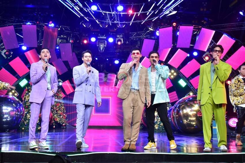 These photos of Kapamilya heartthrobs during the ABS-CBN Christmas Special 2022 will surely sweep you off your feet! 