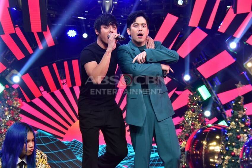 These photos of Kapamilya heartthrobs during the ABS-CBN Christmas Special 2022 will surely sweep you off your feet! 