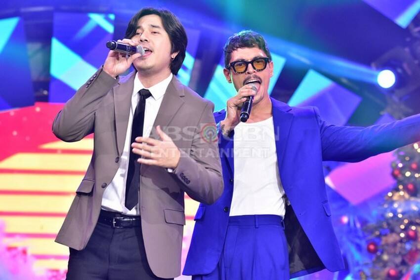 These photos of Kapamilya heartthrobs during the ABS-CBN Christmas Special 2022 will surely sweep you off your feet! 