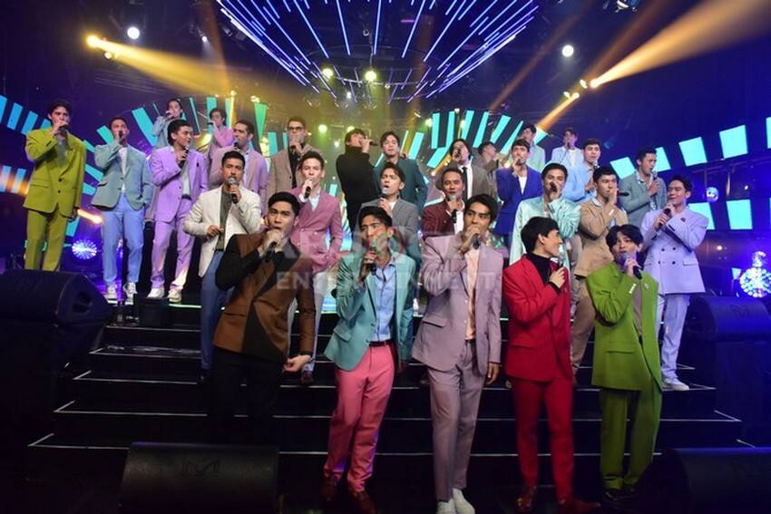 These photos of Kapamilya heartthrobs during the ABS-CBN Christmas Special 2022 will surely sweep you off your feet! 