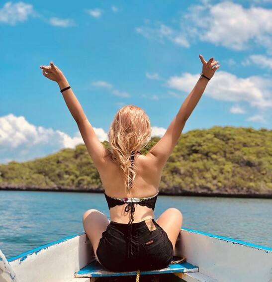 Genienga Christine Samson Showtime genie beach