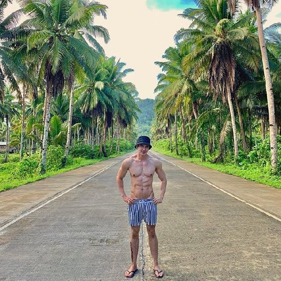 WOW! Luke Conde and his summer ready photos | ABS-CBN Entertainment