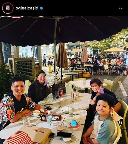 PHOTOS: It’s Showtime family’s fun, colorful holiday celebration with their loved ones