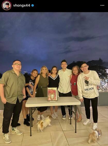 PHOTOS: It’s Showtime family’s fun, colorful holiday celebration with their loved ones