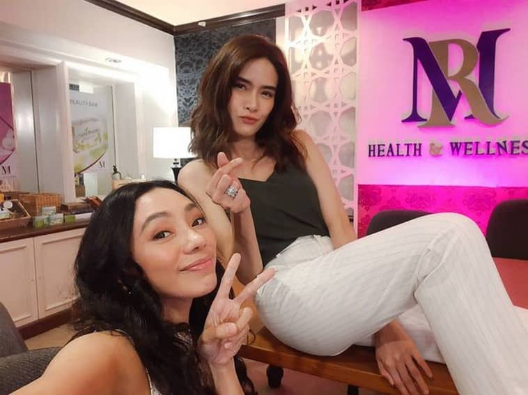 La Vida Lena cast behind the scenes