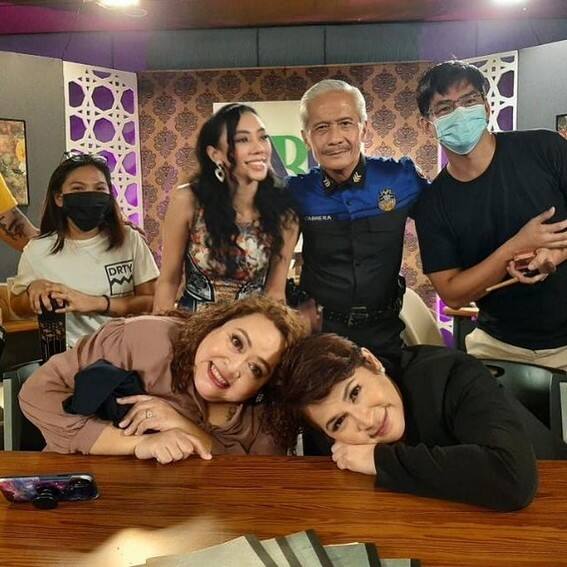 https://entcmsblob.blob.core.windows.net/album/lavidalena/2021/08/11/La-Vida-Lena-Cast/Behind-the-scene-25.jpg