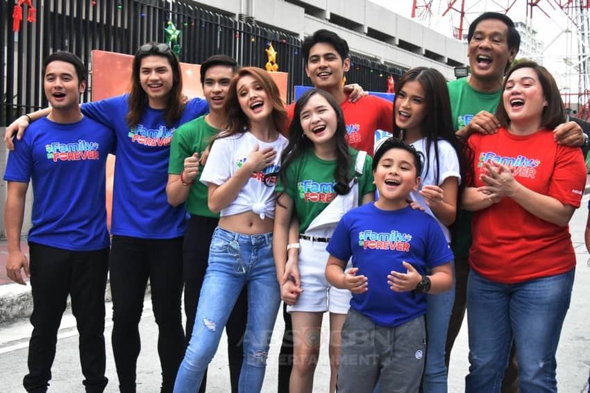 Pamilya Ko cast in Christmas station ID